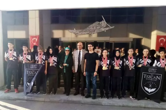 Turhan Çömez Türkiye'ye döndü Turhan Çömez Türkiye'ye döndü