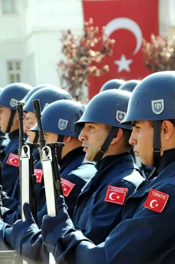 Yalova'da 30 ağustos zafer bayramı coşkusu Yalova'da 30 ağustos zafer bayramı coşkusu