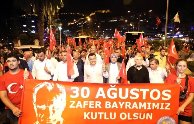 Alanya 30 Ağustos'ta Çelik ile coştu Alanya 30 Ağustos'ta Çelik ile coştu