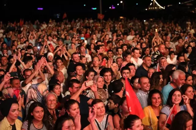 Alanya 30 Ağustos'ta Çelik ile coştu Alanya 30 Ağustos'ta Çelik ile coştu
