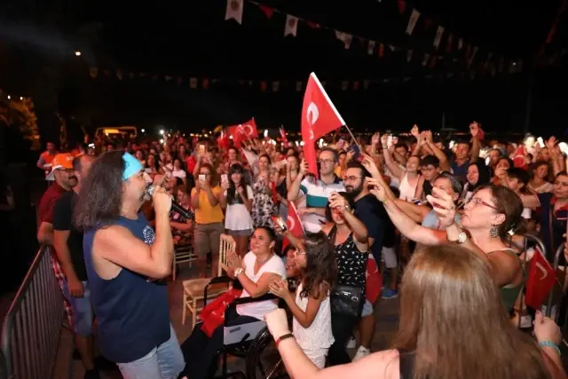 Alanya 30 Ağustos'ta Çelik ile coştu Alanya 30 Ağustos'ta Çelik ile coştu