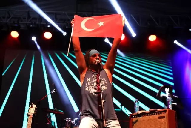 Alanya 30 Ağustos'ta Çelik ile coştu Alanya 30 Ağustos'ta Çelik ile coştu
