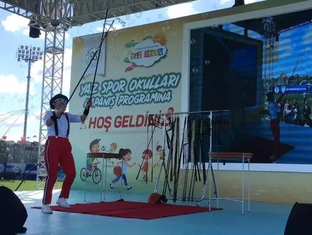 Arnavutköy'de Yaz Spor Okulları sona erdi Arnavutköy'de Yaz Spor Okulları sona erdi