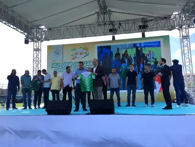 Arnavutköy'de Yaz Spor Okulları sona erdi Arnavutköy'de Yaz Spor Okulları sona erdi