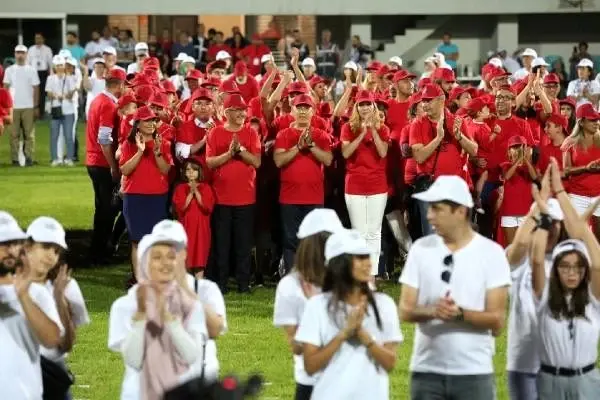 Bursa'da binlerce kişi bir araya gelerek türkiye haritasını oluşturdu