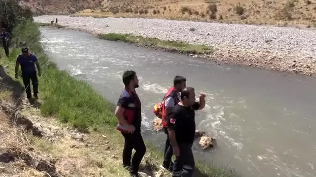 Çaya giren 11 yaşındaki çocuk boğuldu Çaya giren 11 yaşındaki çocuk boğuldu