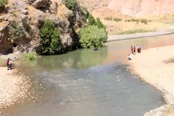 Derede kaybolan çocuk, ölü bulundu Derede kaybolan çocuk, ölü bulundu