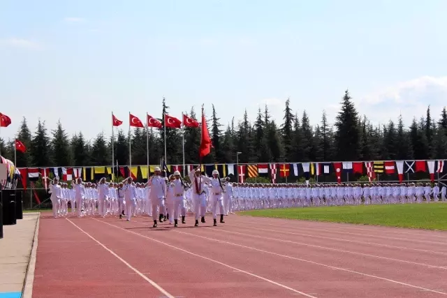 Donanmanın en genç subayları mezun oldu Donanmanın en genç subayları mezun oldu