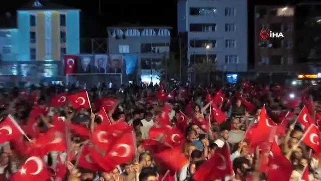 Gebze Metin Oktay Stadında binler, Işın Karaca ile coştu Gebze Metin Oktay Stadında binler, Işın Karaca ile coştu