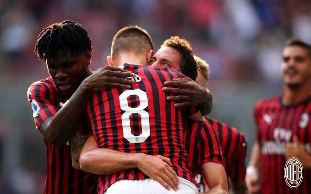 Hakan Çalhanoğlu'nun golü Milan'a galibiyeti getirdi