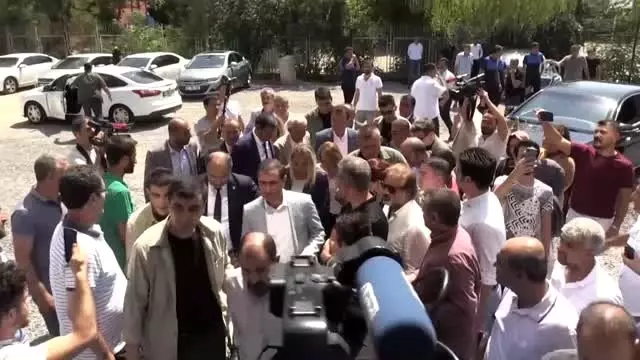İmamoğlu, görevden uzaklaştırılan belediye başkanları ile bir araya geldi İmamoğlu, görevden uzaklaştırılan belediye başkanları ile bir araya geldi