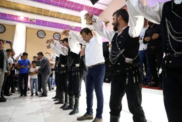İmamoğlu'na Batman düğününde horon sürprizi