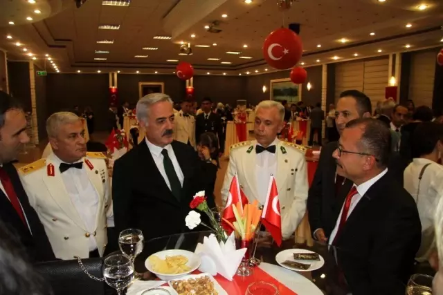 Isparta'da coşkulu 30 Ağustos gecesi
