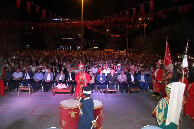 Isparta'da coşkulu 30 Ağustos gecesi