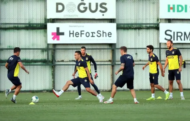Mevlüt Erdinç, Fenerbahçe ile ilk antrenmanına çıktı Mevlüt Erdinç, Fenerbahçe ile ilk antrenmanına çıktı