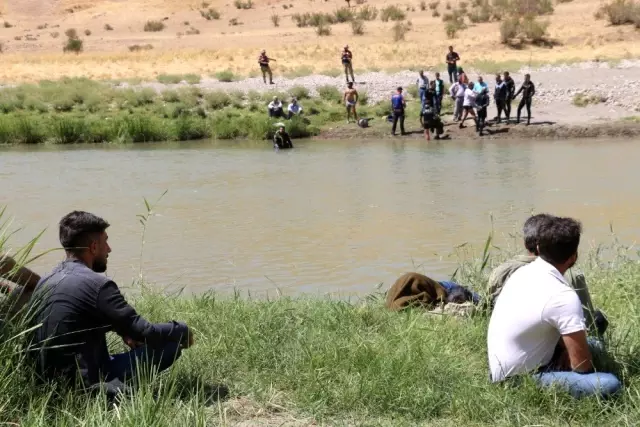 Siirt'te Basur Çay'ına giren 1 çocuk boğuldu Siirt'te Basur Çay'ına giren 1 çocuk boğuldu