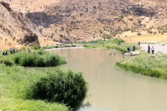 Siirt'te Basur Çay'ına giren 1 çocuk boğuldu Siirt'te Basur Çay'ına giren 1 çocuk boğuldu