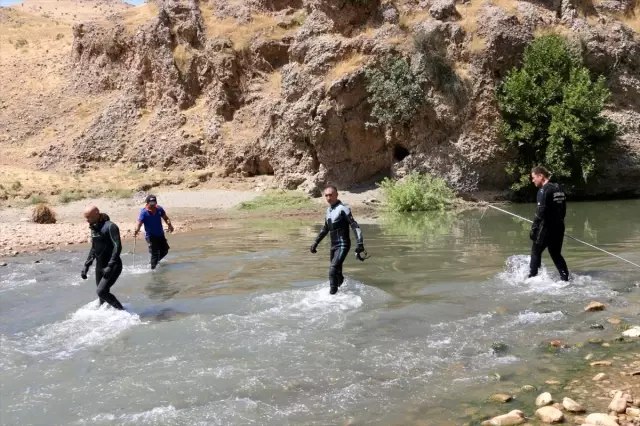 Siirt'te çaya giren 11 yaşındaki çocuk boğuldu Siirt'te çaya giren 11 yaşındaki çocuk boğuldu