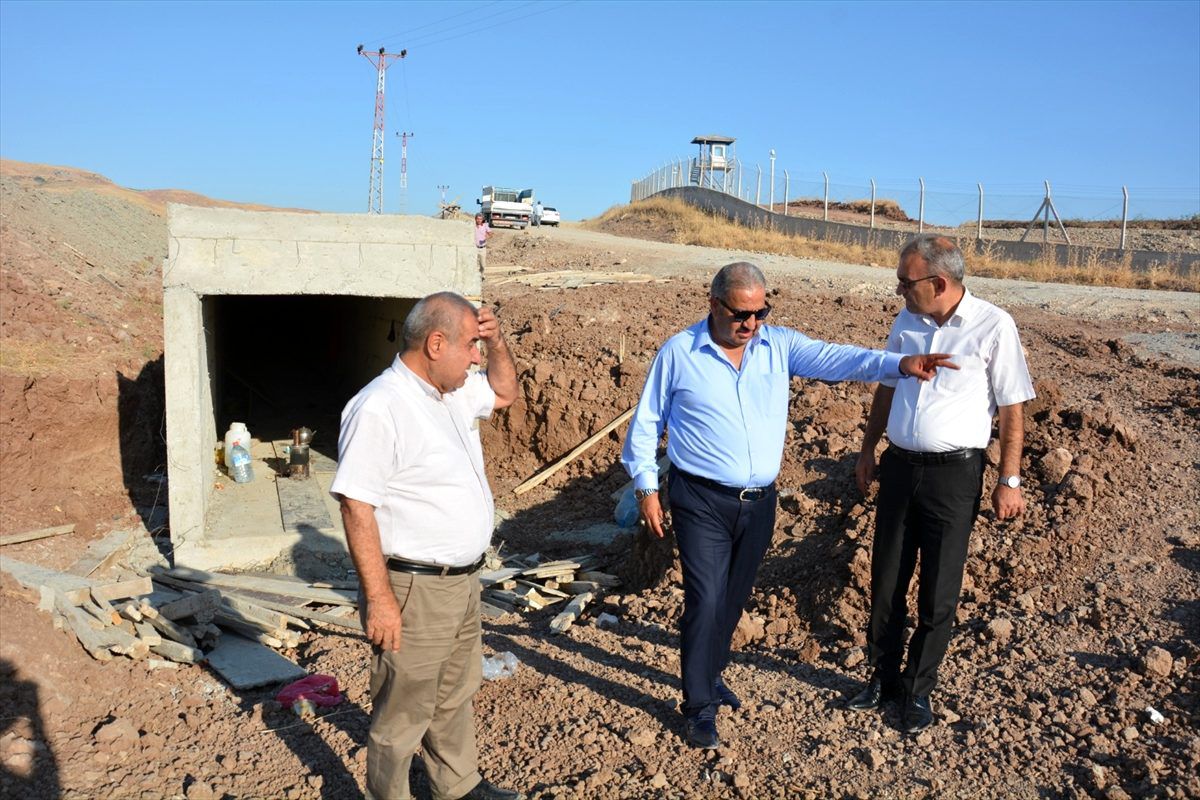 Siirt'te grup köy yoluna menfez yapıldı