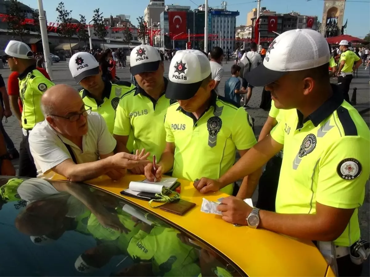 Taksim Meydanı'nda taksicilere uygulama