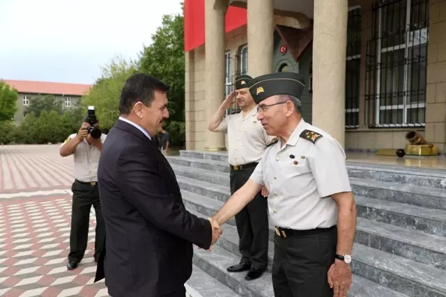 Vali Arslantaş ve Başkan Aksun'dan Öngay'a hayırlı olsun ziyareti Vali Arslantaş ve Başkan Aksun'dan Öngay'a hayırlı olsun ziyareti