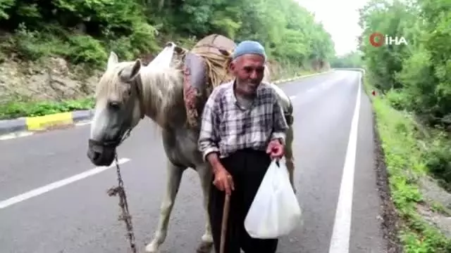60 yıldır at üstünde elma satıyor