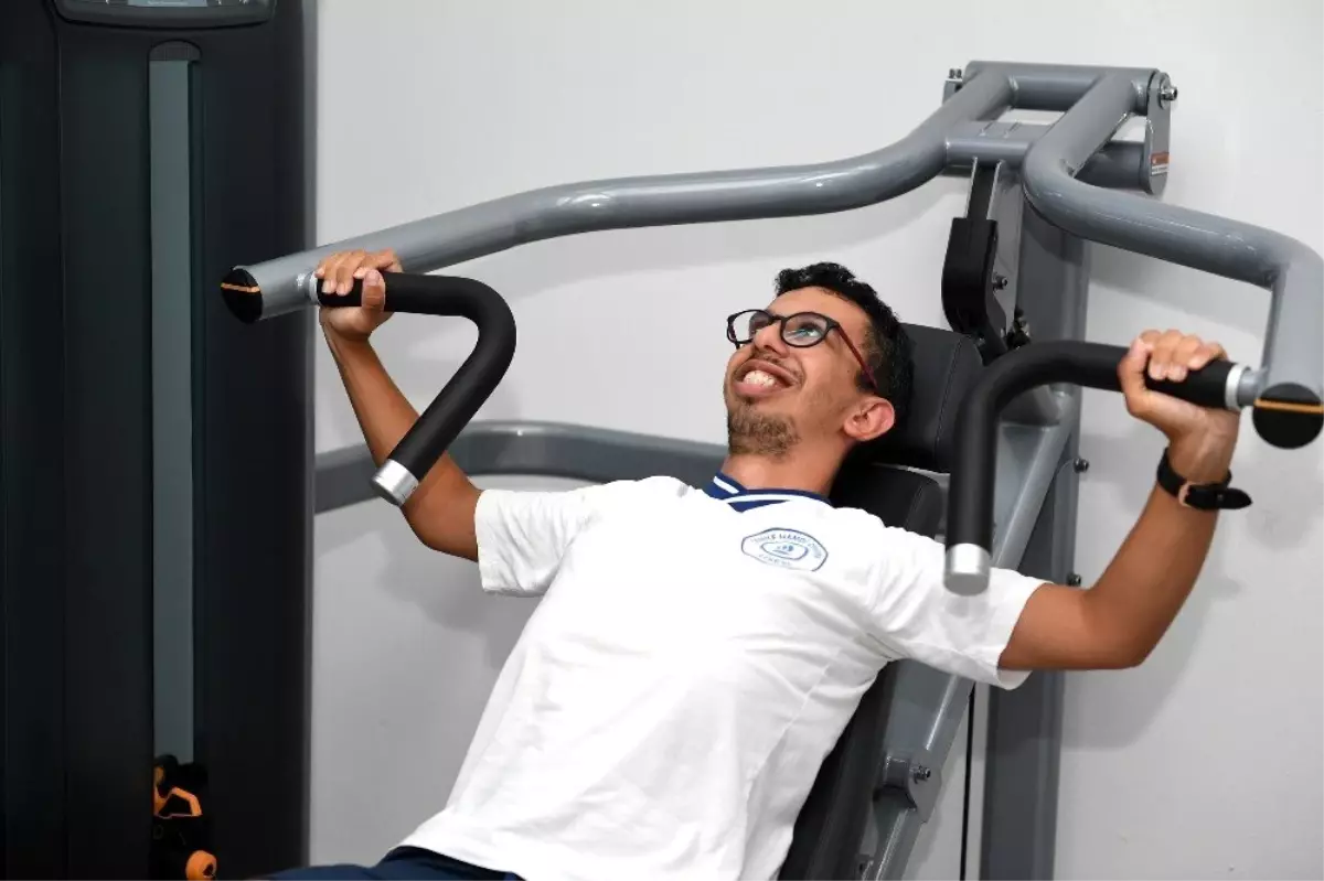 Engelli genç, fitness sayesinde yürüyüşünü düzeltti