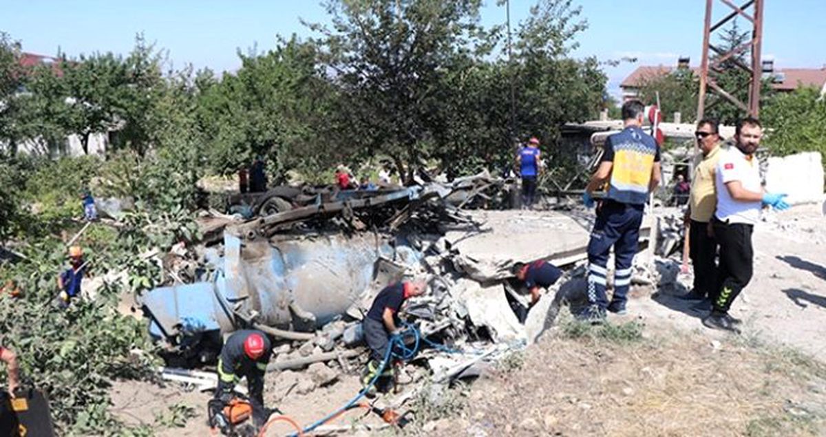 Kayseri'de freni patlayan iş makinesi eve girdi: 4 kişi hayatını kaybetti