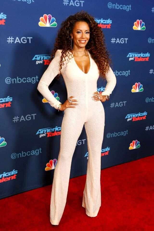 İngiliz şov yıldızı Mel B, köpeğiyle duş alırken çektiği videosunu paylaştı