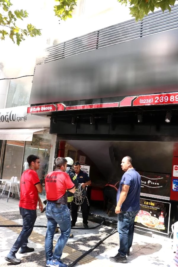Manisa'da pizzacıda korkutan yangın Haberler