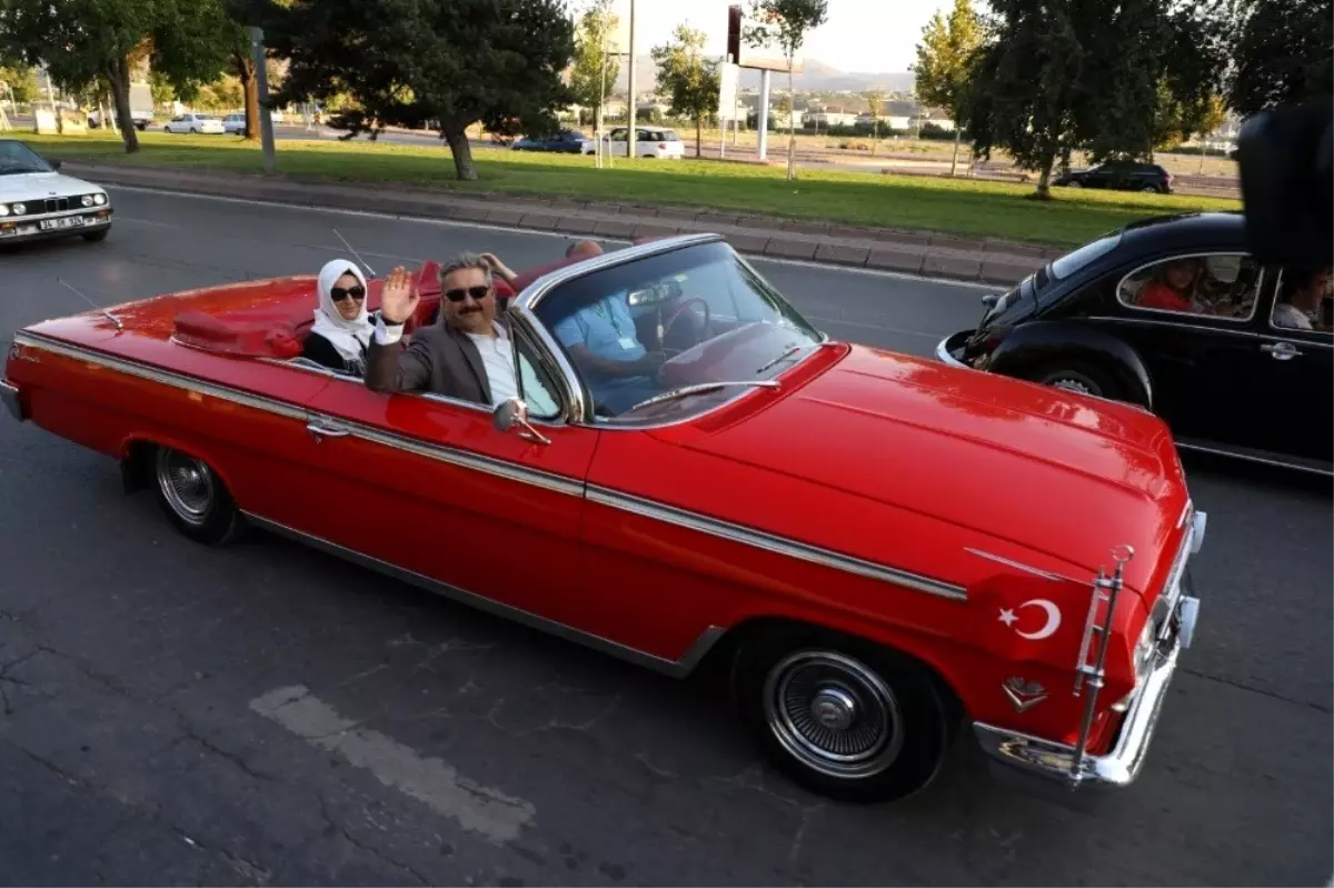 Melikgazi Belediyesi Klasik Araç Festivali'ne büyük ilgi