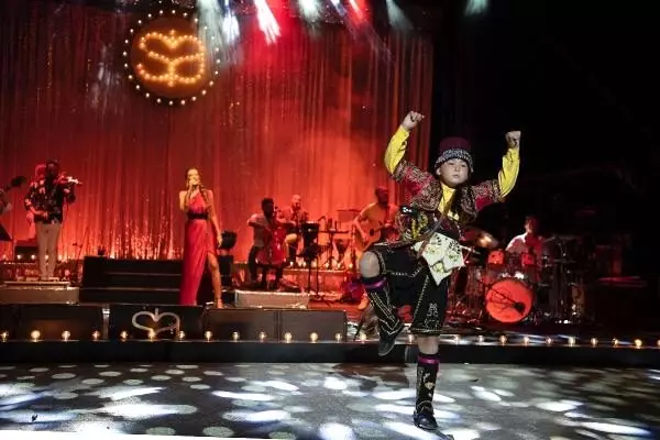 Sıla, bodrum'da emine bulut için söyledi Sıla, bodrum'da emine bulut için söyledi