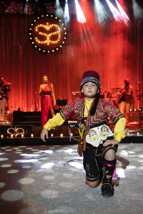 Sıla, bodrum'da emine bulut için söyledi Sıla, bodrum'da emine bulut için söyledi