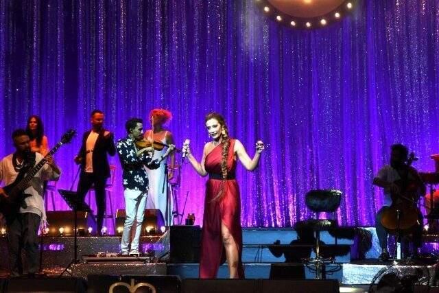 Sıla, Emine Bulut için Sezen Aksu'nun Ünzile şarksını söyleyerek çağrı yaptı