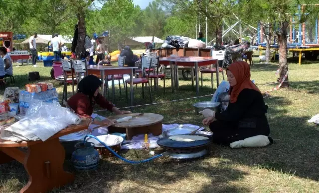 Tarihi karadede panayırında Güllü rüzgarı esti Tarihi karadede panayırında Güllü rüzgarı esti