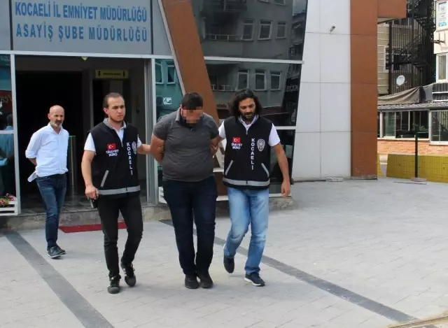 Tartıştıkları şahsı bıçaklayarak öldürdükleri iddia edilen 4 kişi adliyede Tartıştıkları şahsı bıçaklayarak öldürdükleri iddia edilen 4 kişi adliyede