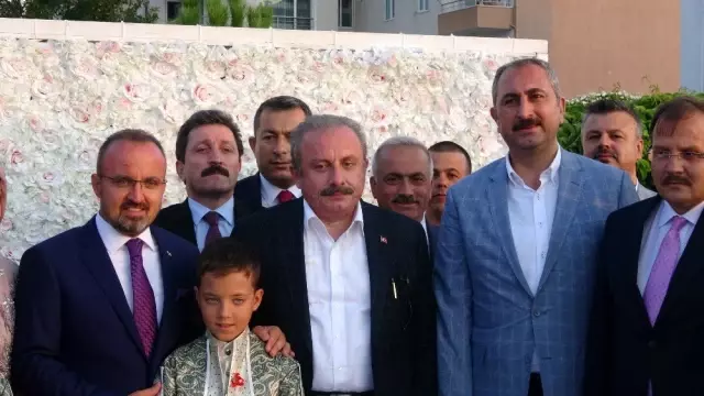 Turan ailesinin sünnet töreni, siyasetin önde gelen isimlerini bir araya getirdi