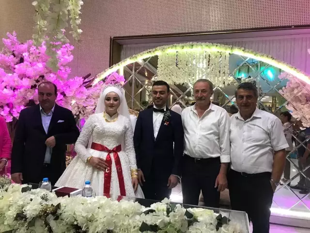Başkan Atabay ve İmamoğlu Batman'da nikaha katıldı Başkan Atabay ve İmamoğlu Batman'da nikaha katıldı