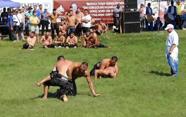 Bulgaristan'da koca yusuf yağlı güreşleri düzenlendi