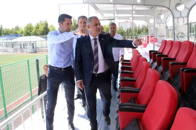 Milletvekili Bulut, Gençlik Merkezi sentetik sahasını inceledi Milletvekili Bulut, Gençlik Merkezi sentetik sahasını inceledi