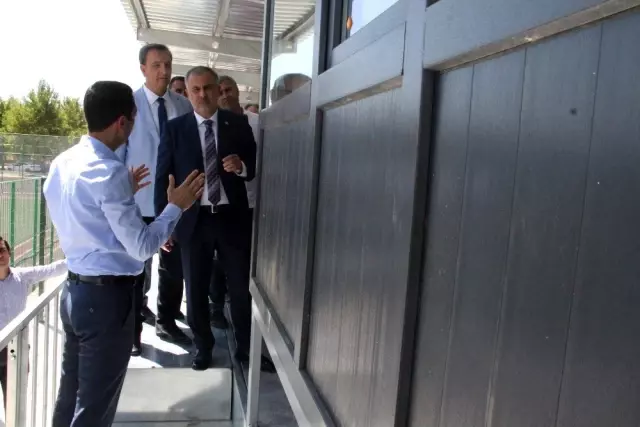 Milletvekili Bulut, Gençlik Merkezi sentetik sahasını inceledi Milletvekili Bulut, Gençlik Merkezi sentetik sahasını inceledi
