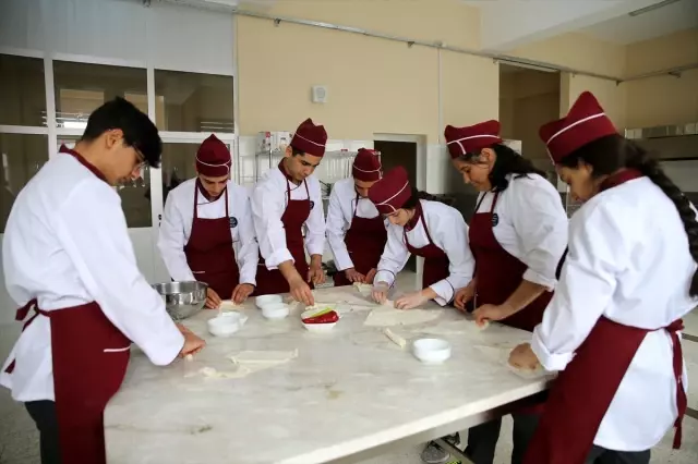 Özel öğrencilerin yemek yapma eğitimi Özel öğrencilerin yemek yapma eğitimi