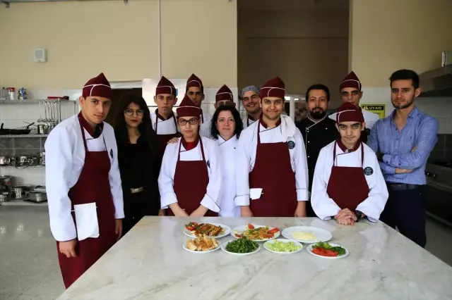 Özel öğrencilerin yemek yapma eğitimi Özel öğrencilerin yemek yapma eğitimi