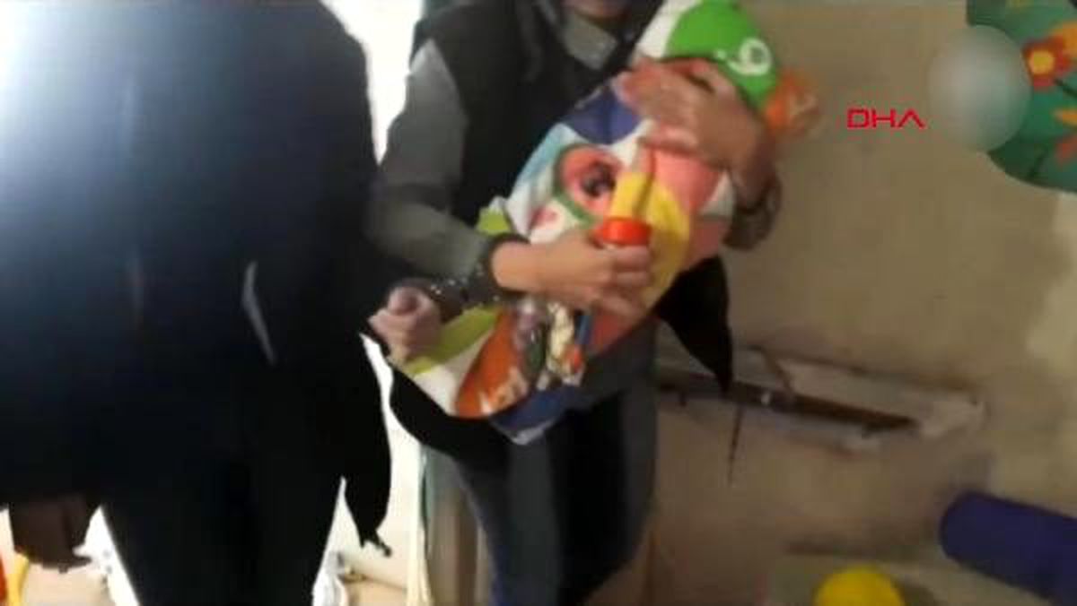 Bir yaşındaki oğlunu iple boğarak öldürdüğünü itiraf eden anneye tatbikat yaptırıldı