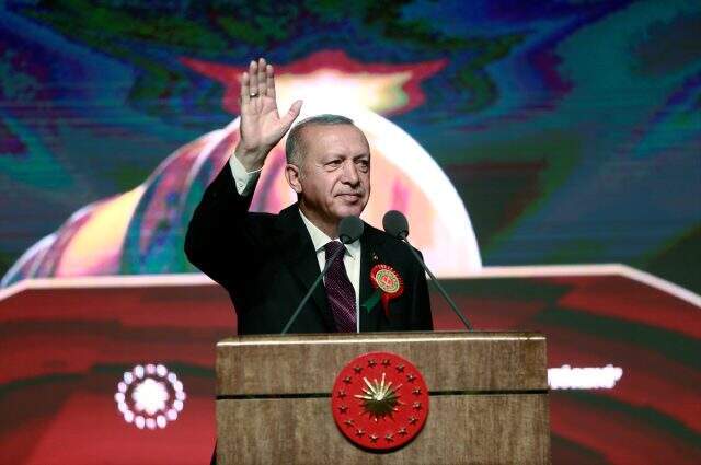 Son Dakika: Cumhurbaşkanı Erdoğan'dan yönetim sistemi eleştirilerine yanıt: Devletin başı tehdit değil, birleştirici güç