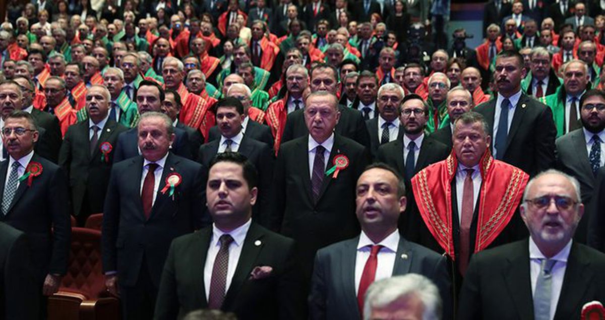 Cumhurbaşkanı Erdoğan'dan yönetim sistemi eleştirilerine yanıt: Devletin başı tehdit değil, birleştirici güç
