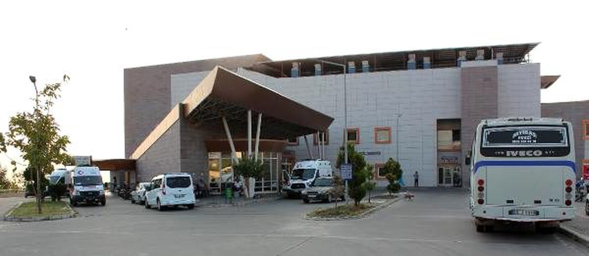 Manisa'da üzüm işçilerini taşıyan midibüs devrildi! 17 yaralı var