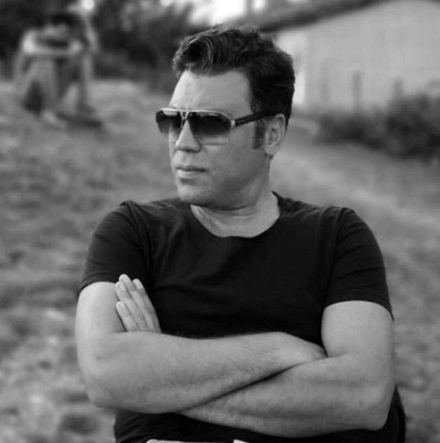 10 yıllık sakallarını kestiren oyuncu Bülent Emrah Parlak alay konusu oldu