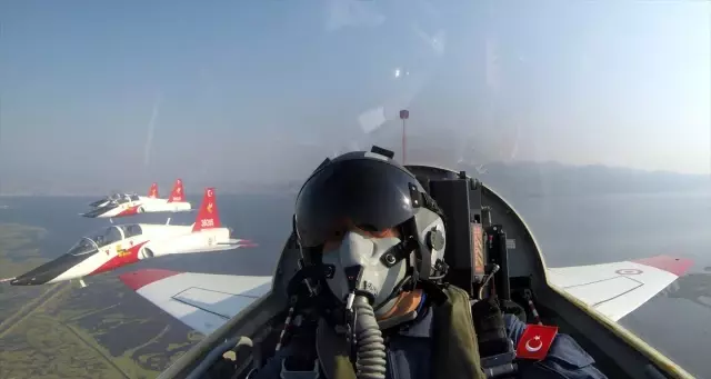 Akar'dan Ege Denizi üzerinde uçuş