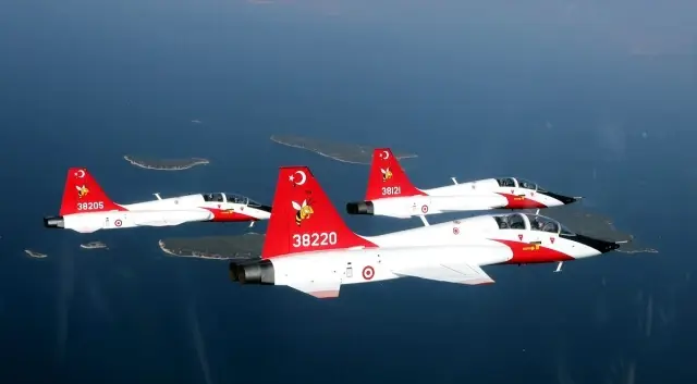Akar'dan Ege Denizi üzerinde uçuş